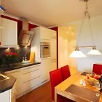 Bernstein We 10 Apartment *